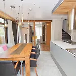 Lägenhet Luxurious With Sauna And Terrace *